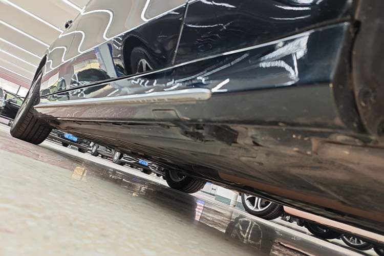 Used Mercedes-Benz C-Class 2020 C 260 L Sport Edition Right Side Sill