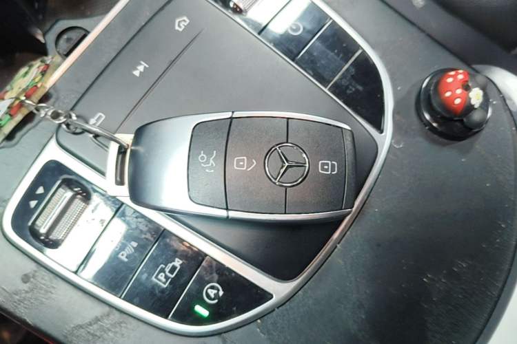 Used Mercedes-Benz C-Class 2020 Restyled C 260 L Sport Edition Vehicle Key