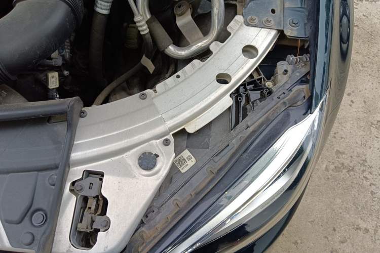 Used Mercedes-Benz C-Class 2020 C 200 L Fashion Edition Sport Version Engine Bay Left