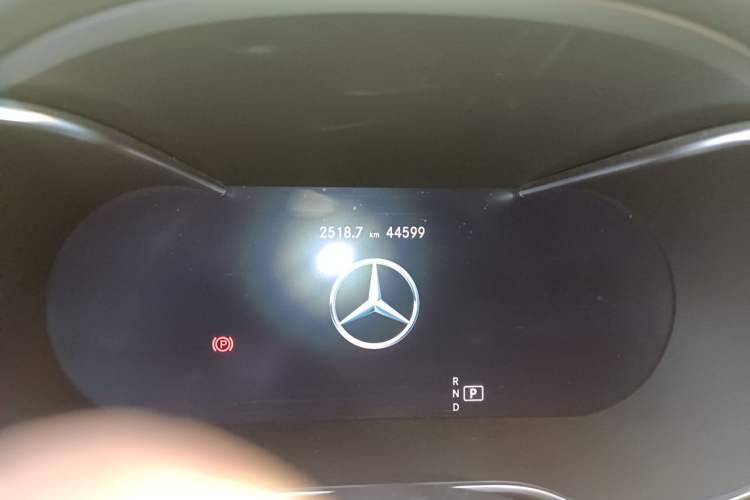 Used Mercedes-Benz C-Class 2020 C 200 L Fashion Edition Sport Version Odometer Close Up