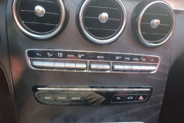 Used Mercedes-Benz C-Class 2020 C 200 L Fashion Edition Sport Version Audio And AC Panel
