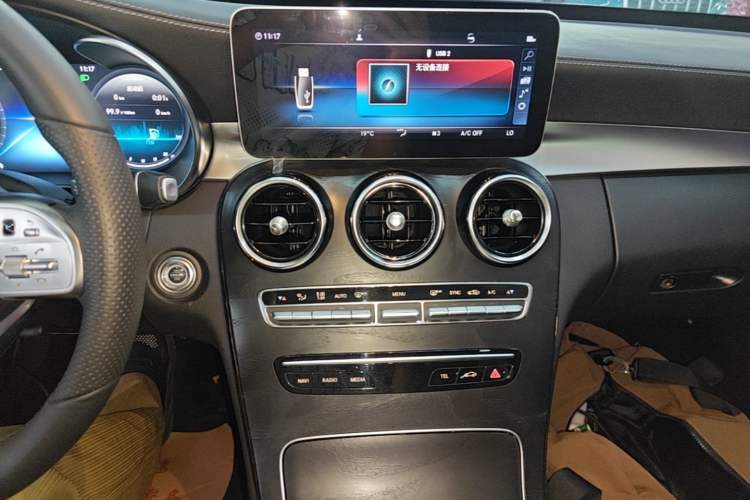 Used Mercedes-Benz C-Class 2020 C 200 L Fashion Edition Sport Version Audio And AC Panel