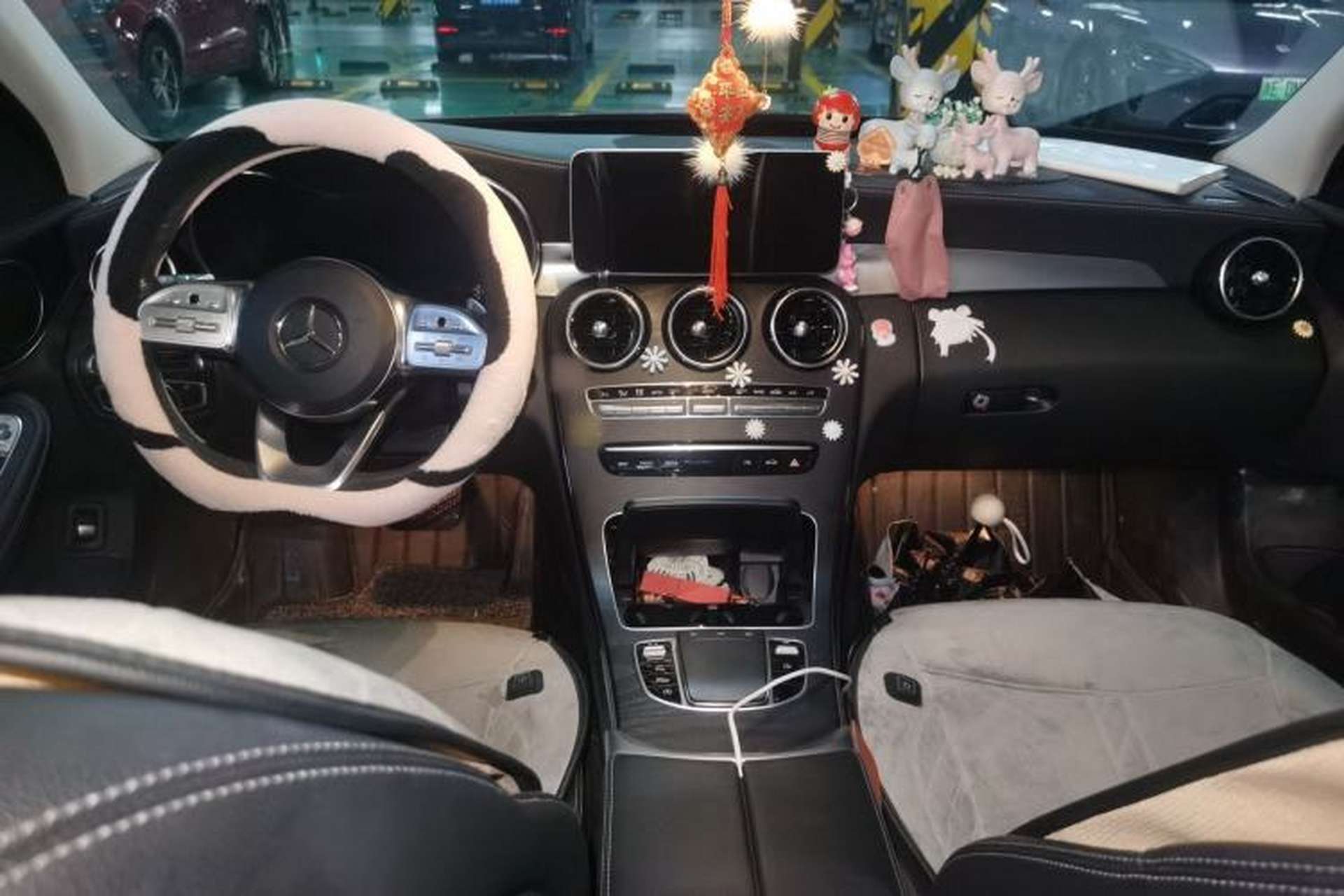Used Mercedes-Benz C-Class 2020 C 200 L Fashion Edition Sport Version Center Console