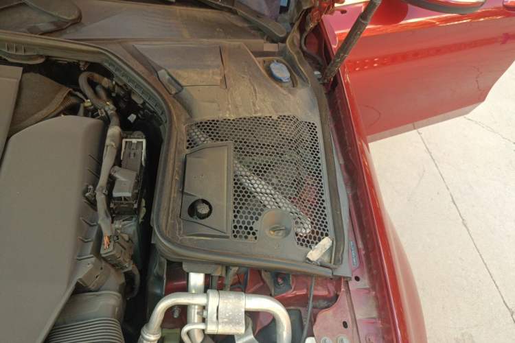 Used Mercedes-Benz C-Class 2020 C 200 L Fashion Edition Sport Version Engine Bay Left