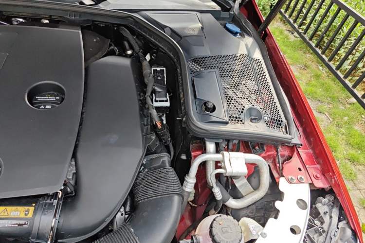 Used Mercedes-Benz C-Class 2020 C 260 L Sport Edition Engine Bay Left
