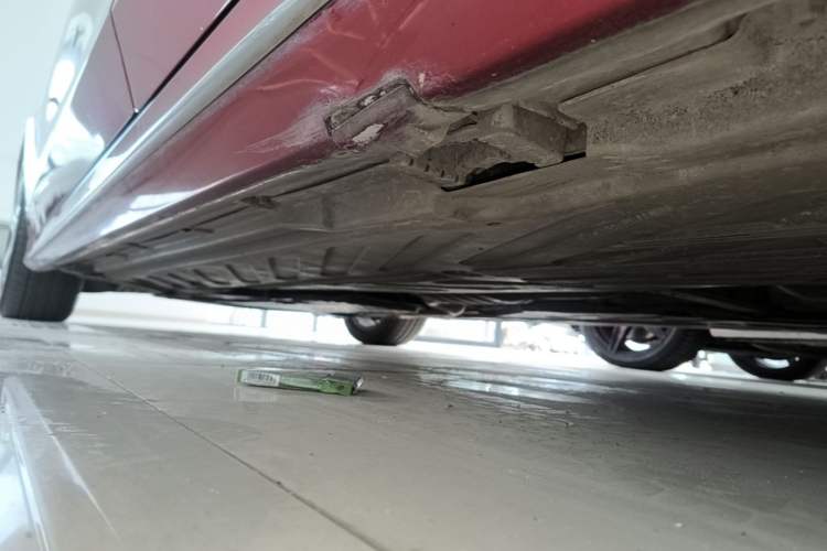 Used Mercedes-Benz C-Class 2020 C 260 L Sport Edition Left Side Sill
