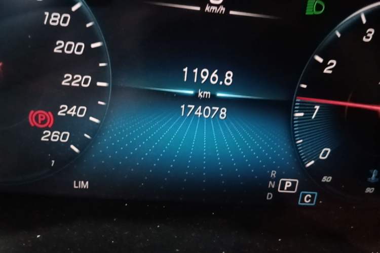 Used Mercedes-Benz C-Class 2020 Updated C 200 L Fashion Edition Odometer Close Up