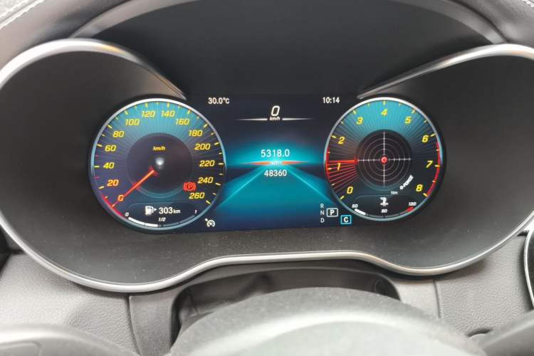 Used Mercedes-Benz C-Class 2020 C 200 L Fashion Edition Sport Version Odometer Close Up