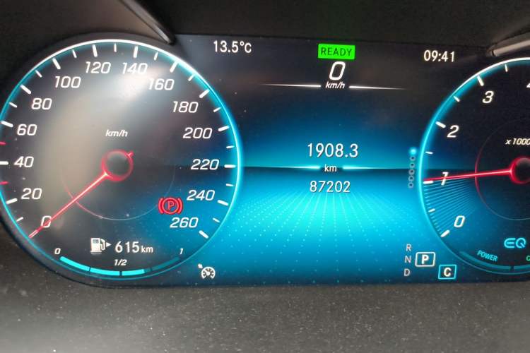 Used Mercedes-Benz C-Class 2020 Restyled C 260 L Sport Edition Odometer Close Up