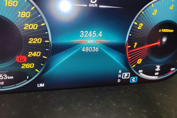 Used Mercedes-Benz C-Class 2020 C 200 L Fashion Edition Sport Version Odometer Close Up