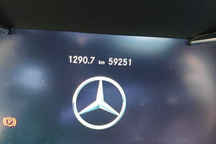 Used Mercedes-Benz C-Class 2020 Restyled C 260 L Sport Edition Odometer Close Up