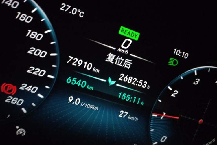 Used Mercedes-Benz C-Class 2020 Restyled C 260 Sport Edition Odometer Close Up