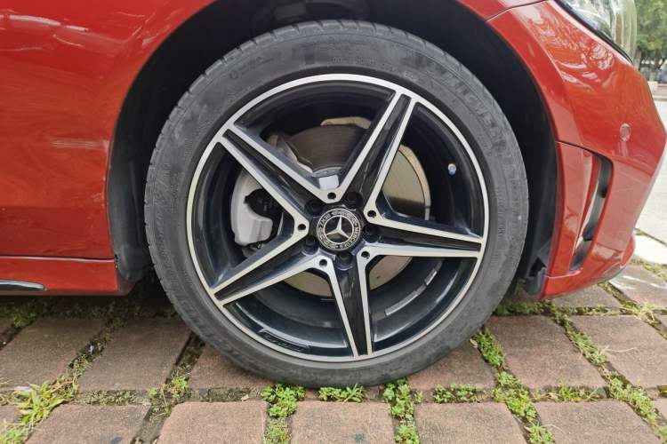 Used Mercedes-Benz C-Class 2020 Restyled C 260 Sport Edition Right Front Wheel Hub
