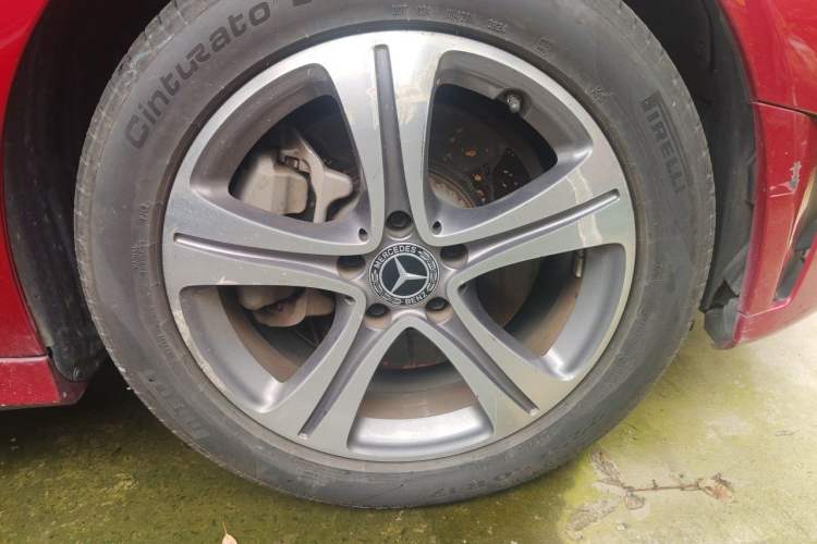 Used Mercedes-Benz C-Class 2020 Restyled C 260 L Sport Edition Right Front Wheel Hub