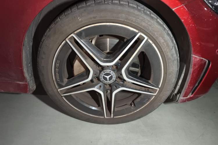 Used Mercedes-Benz C-Class 2020 C 260 Coupe Right Front Wheel Hub