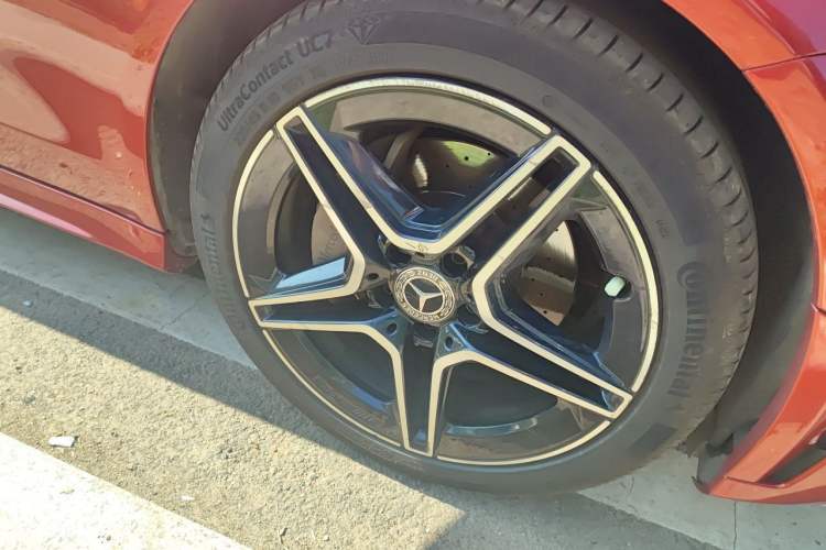 Used Mercedes-Benz C-Class 2020 C 260 Coupe Right Front Wheel Hub