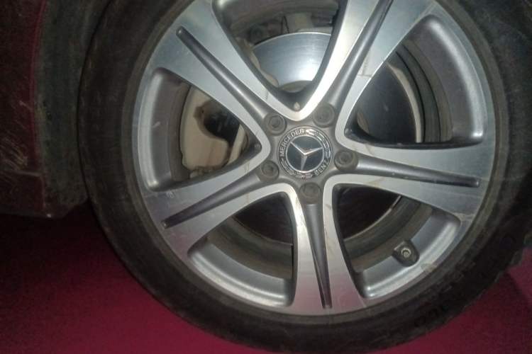 Used Mercedes-Benz C-Class 2020 Restyled C 260 L Sport Edition Right Front Wheel Hub