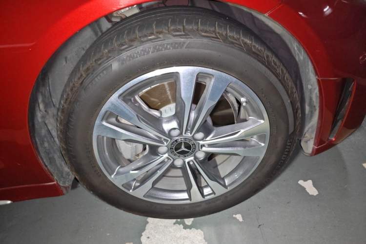 Used Mercedes-Benz C-Class 2020 Restyled C 200 L Fashion Edition Sport Version Right Front Wheel Hub