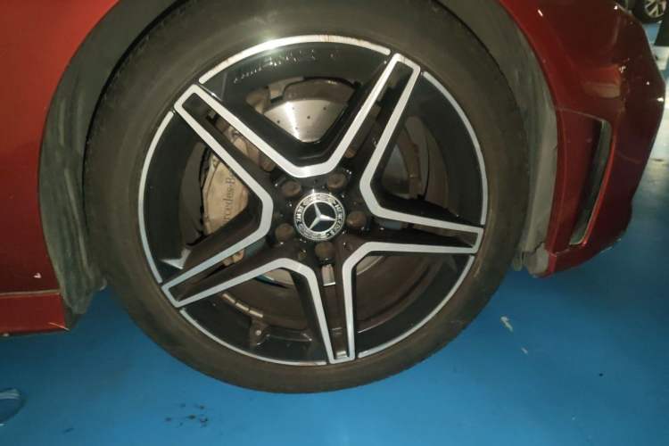 Used Mercedes-Benz C-Class 2020 C 260 Coupe Right Front Wheel Hub