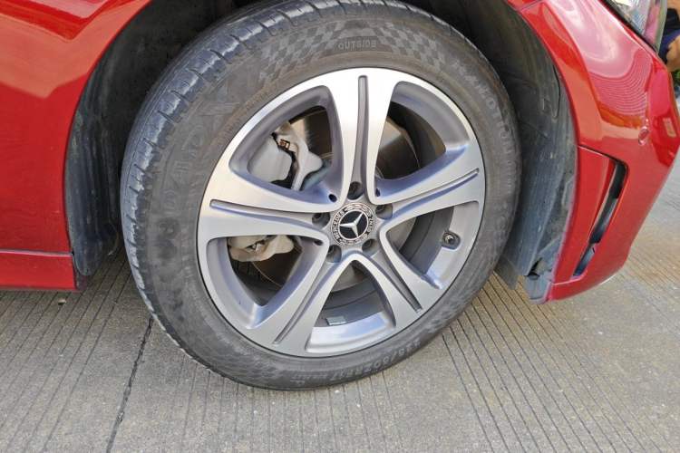 Used Mercedes-Benz C-Class 2020 Restyled C 260 L Sport Edition Right Front Wheel Hub