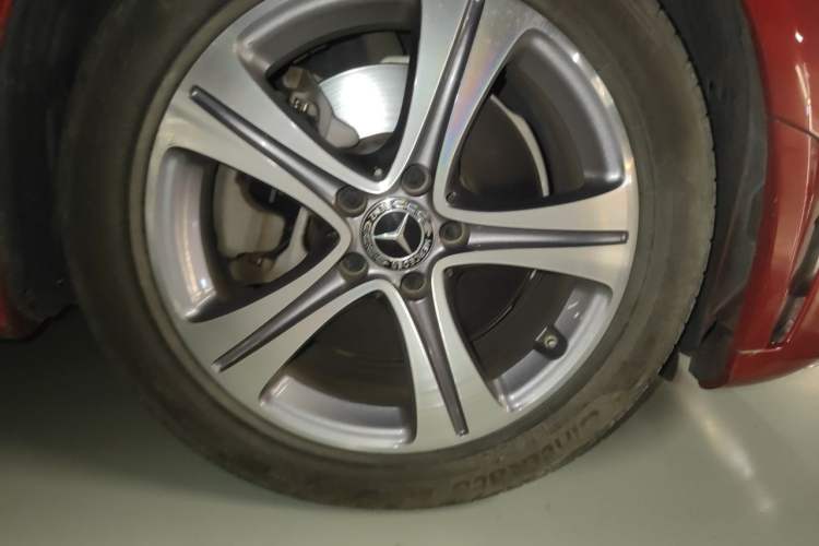 Used Mercedes-Benz C-Class 2020 Restyled C 260 L Sport Edition Right Front Wheel Hub
