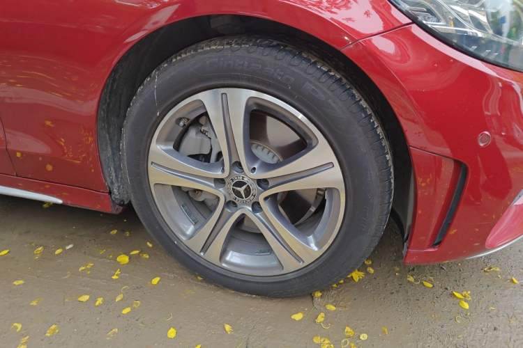 Used Mercedes-Benz C-Class 2020 Restyled C 260 L Sport Edition Right Front Wheel Hub