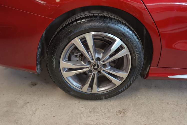 Used Mercedes-Benz C-Class 2020 Restyled C 200 L Fashion Edition Sport Version Right Rear Wheel Hub