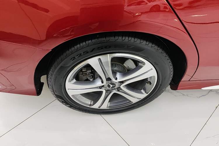 Used Mercedes-Benz C-Class 2020 Restyled C 260 L Sport Edition Right Rear Wheel Hub