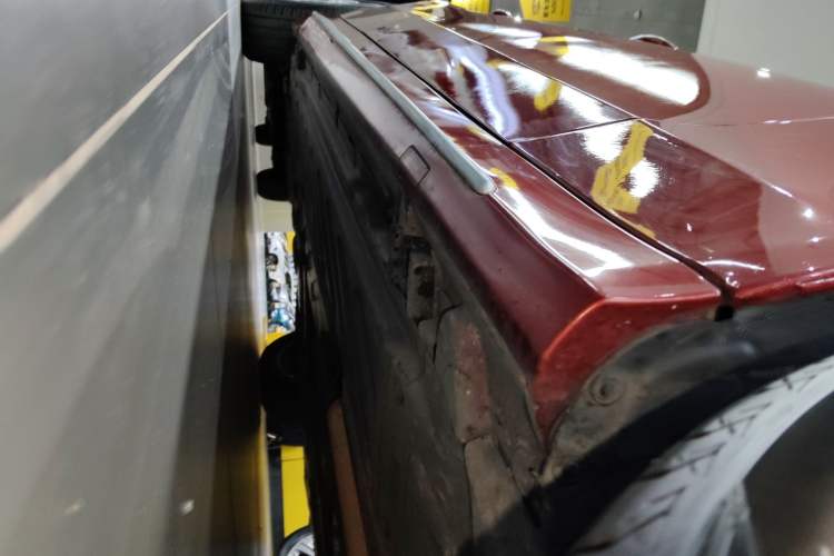 Used Mercedes-Benz C-Class 2020 Restyled C 260 L Sport Edition Right Side Sill