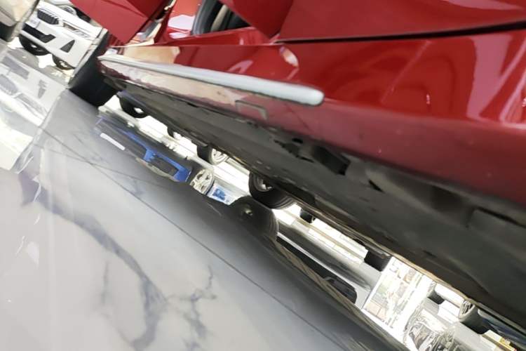 Used Mercedes-Benz C-Class 2020 Restyled C 260 L Sport Edition Right Side Sill