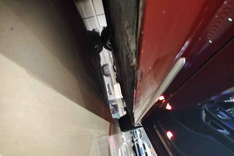 Used Mercedes-Benz C-Class 2020 Restyled C 260 L Sport Edition Right Side Sill