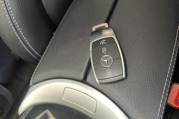 Used Mercedes-Benz C-Class 2020 Restyled C 260 Sport Edition Vehicle Key