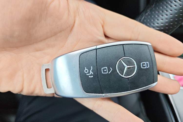 Used Mercedes-Benz C-Class 2020 Restyled C 260 L Sport Edition Vehicle Key