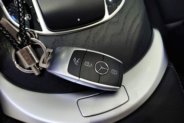Used Mercedes-Benz C-Class 2020 Restyled C 260 L Sport Edition Vehicle Key