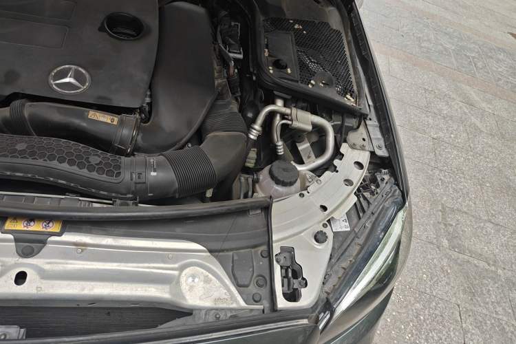 Used Mercedes-Benz C-Class 2020 C 260 Estate Engine Bay Left