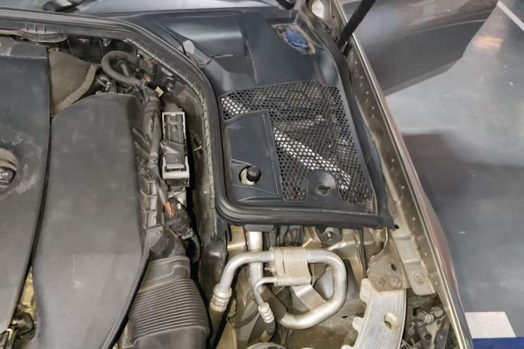 Used Mercedes-Benz C-Class 2020 C 260 L Sport Edition Engine Bay Left