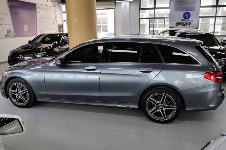 Used Mercedes-Benz C-Class 2020 Facelifted C 260 Estate Exterior 3