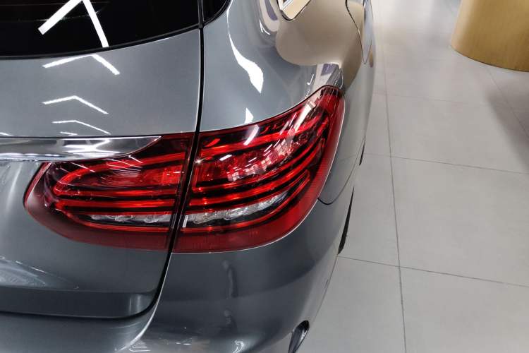 Used Mercedes-Benz C-Class 2020 Facelifted C 260 Estate Exterior 6