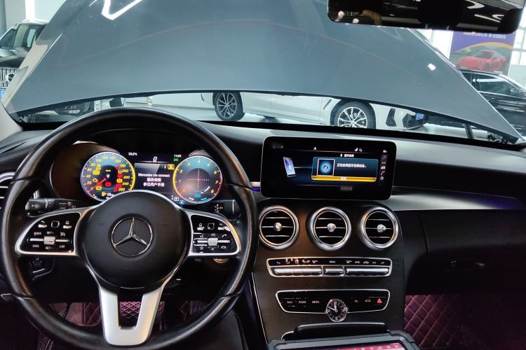 Used Mercedes-Benz C-Class 2020 Facelifted C 260 Estate Interior 2
