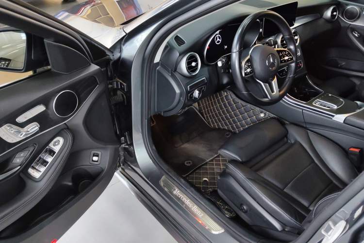 Used Mercedes-Benz C-Class 2020 Facelifted C 260 Estate Interior 3