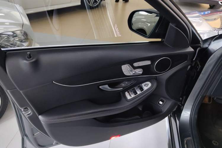 Used Mercedes-Benz C-Class 2020 Facelifted C 260 Estate Interior 7
