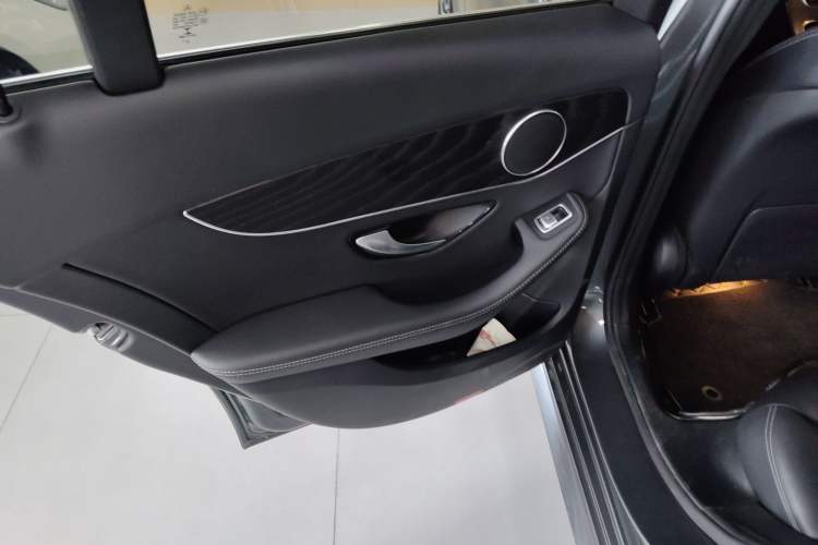 Used Mercedes-Benz C-Class 2020 Facelifted C 260 Estate Interior 8