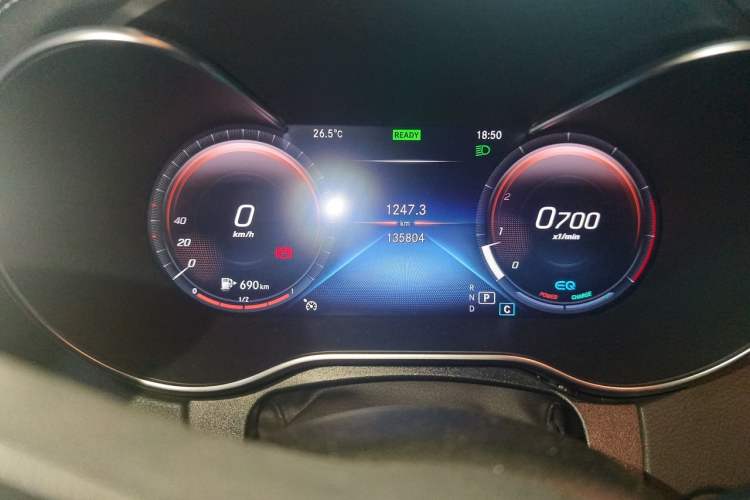 Used Mercedes-Benz C-Class 2020 C 260 L Sport Edition Odometer Close Up