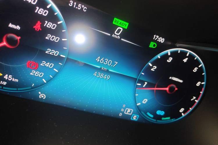 Used Mercedes-Benz C-Class 2020 Restyled C 260 L Sport Edition Odometer Close Up