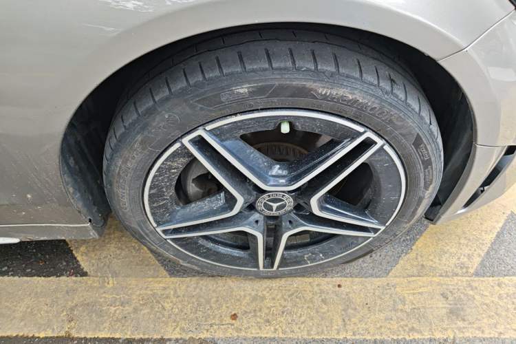 Used Mercedes-Benz C-Class 2020 Restyled C 260 L Sport Edition 4MATIC Right Front Wheel Hub