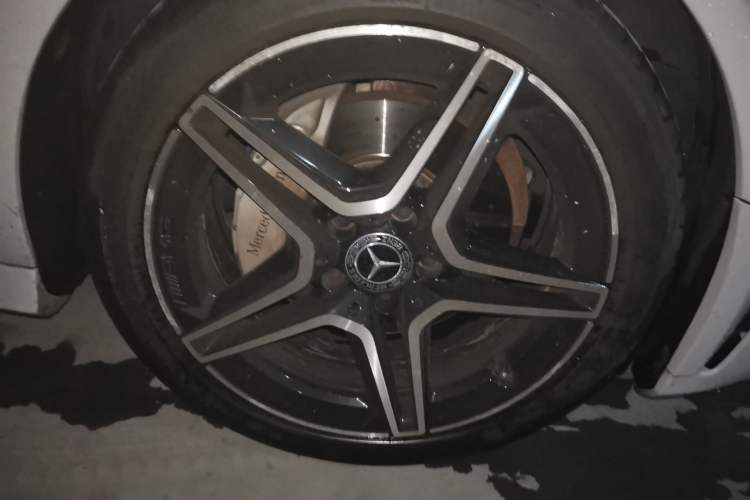 Used Mercedes-Benz C-Class 2020 C 260 Coupe Right Front Wheel Hub