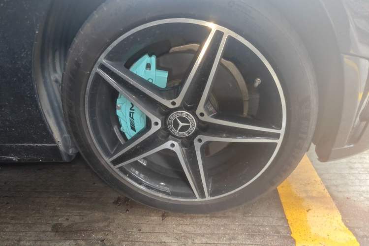 Used Mercedes-Benz C-Class 2020 Restyled C 260 L Sport Edition Right Front Wheel Hub