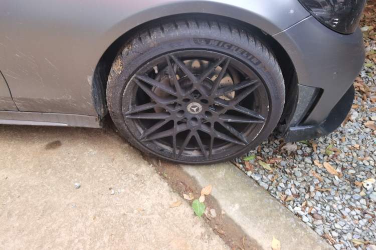 Used Mercedes-Benz C-Class 2020 C 260 Coupe Right Front Wheel Hub