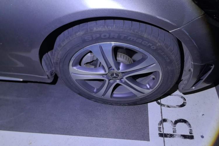 Used Mercedes-Benz C-Class 2020 C 260 L Sport Edition Right Front Wheel Hub