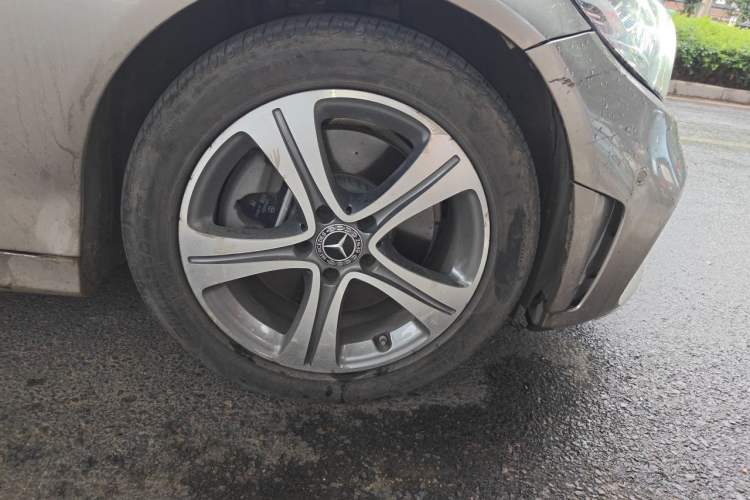 Used Mercedes-Benz C-Class 2020 Restyled C 260 L Sport Edition Right Front Wheel Hub